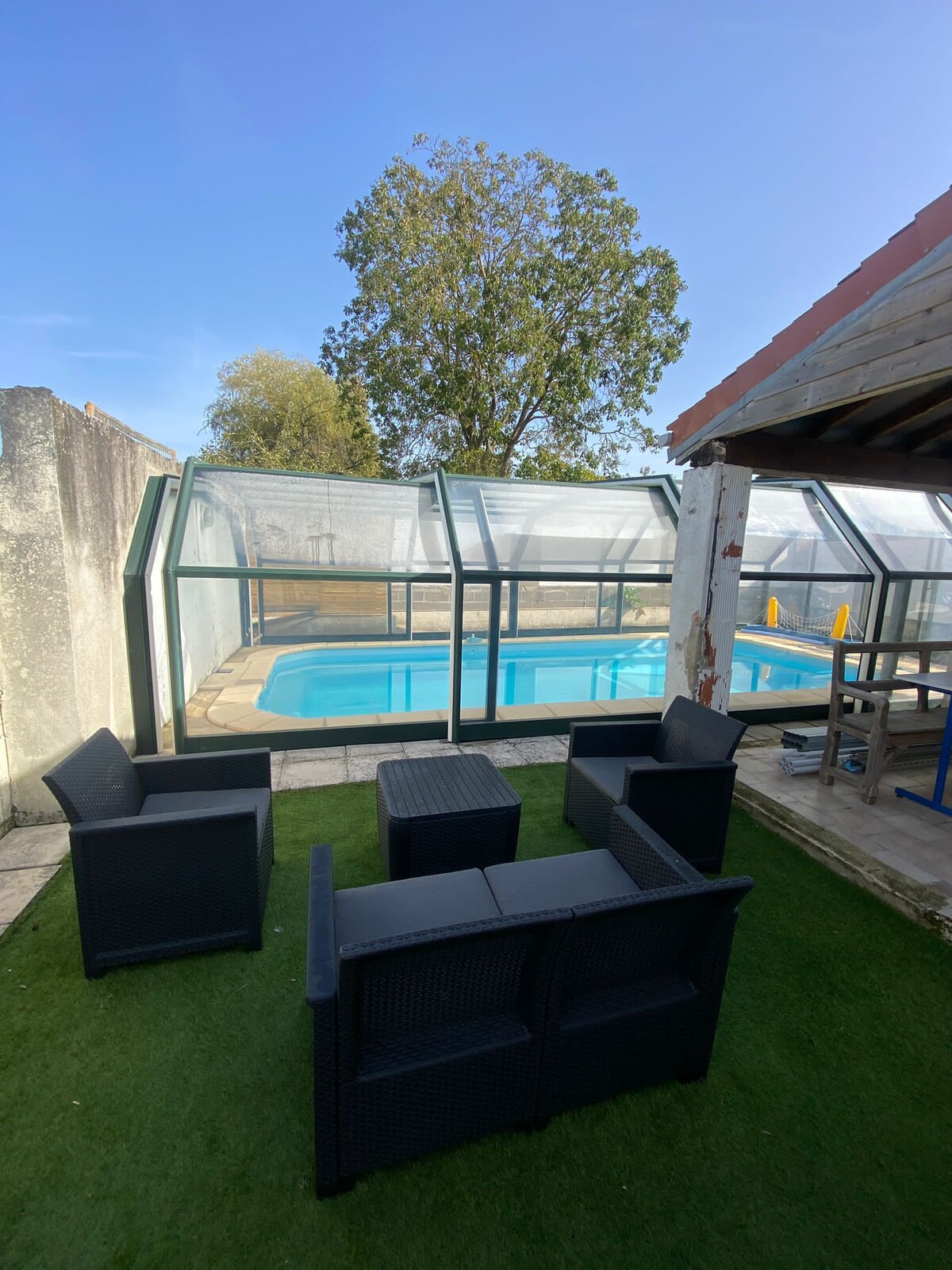 Maison avec piscine couverte