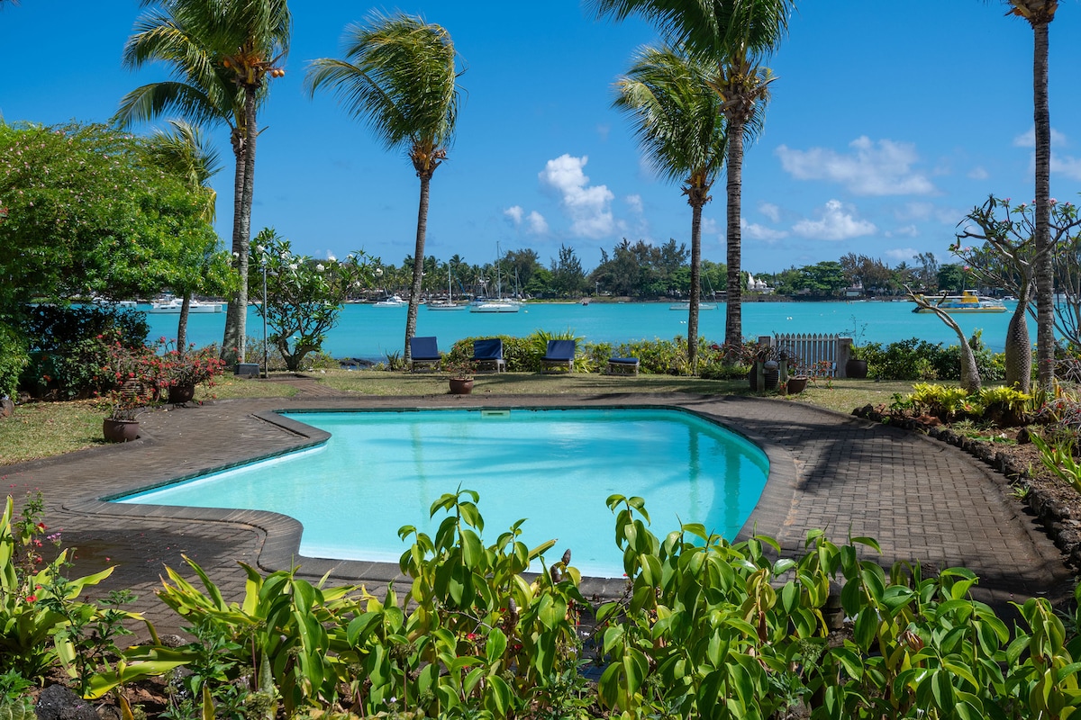 Waterfront apartment, In the center of Grand Bay