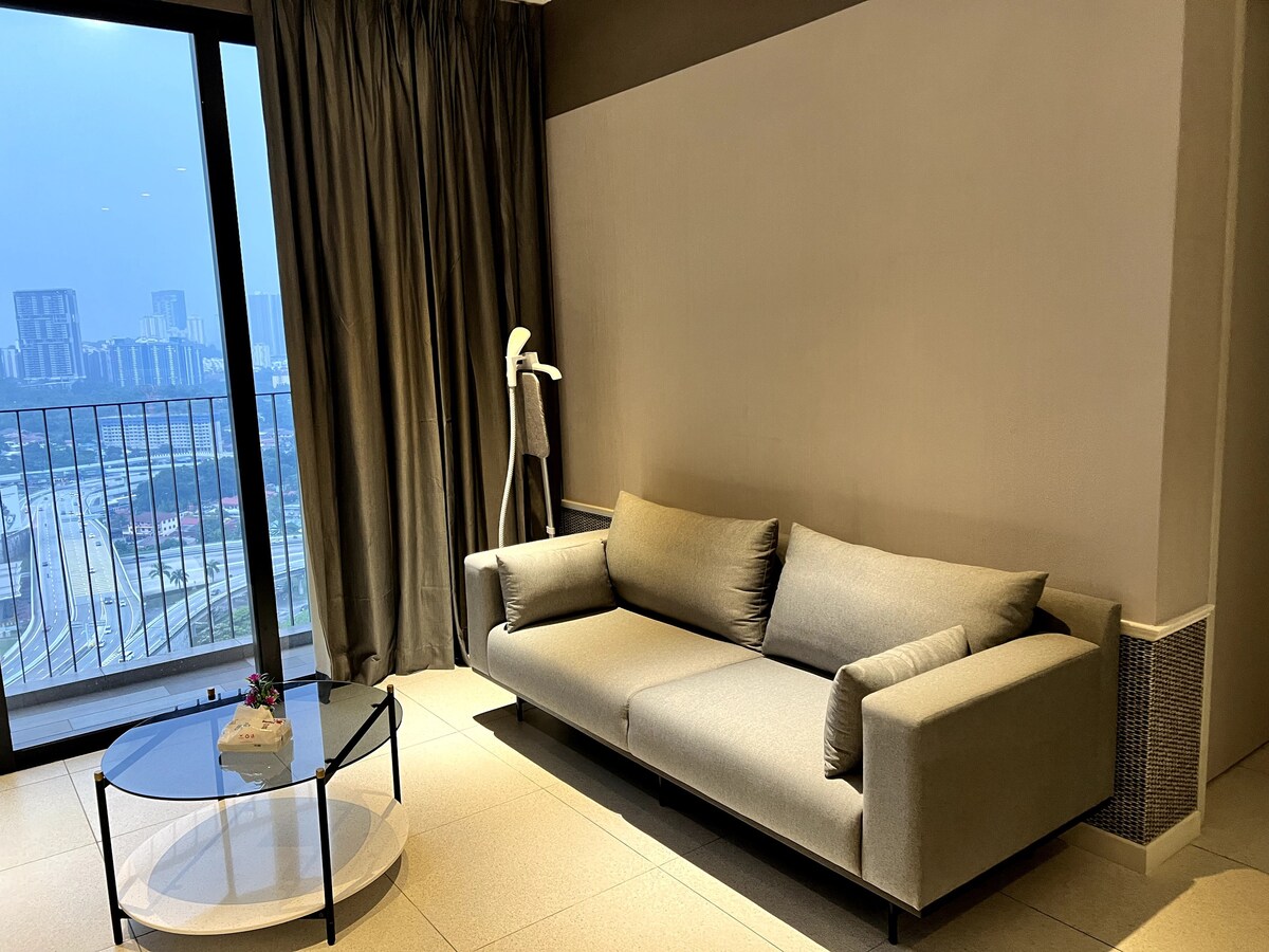 Luxury 2BR Suites OKR 5 mins to Mid Valley