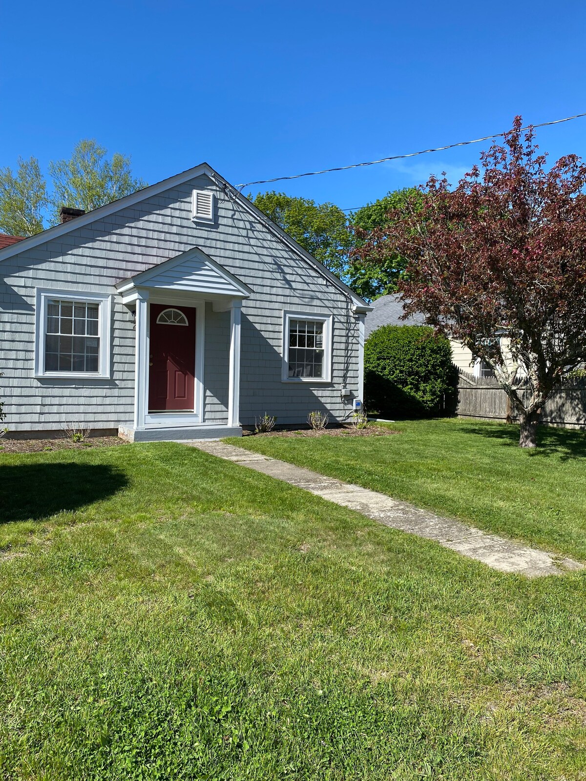 Central AC 3 Queen bed 1.5 bath home Barrington RI