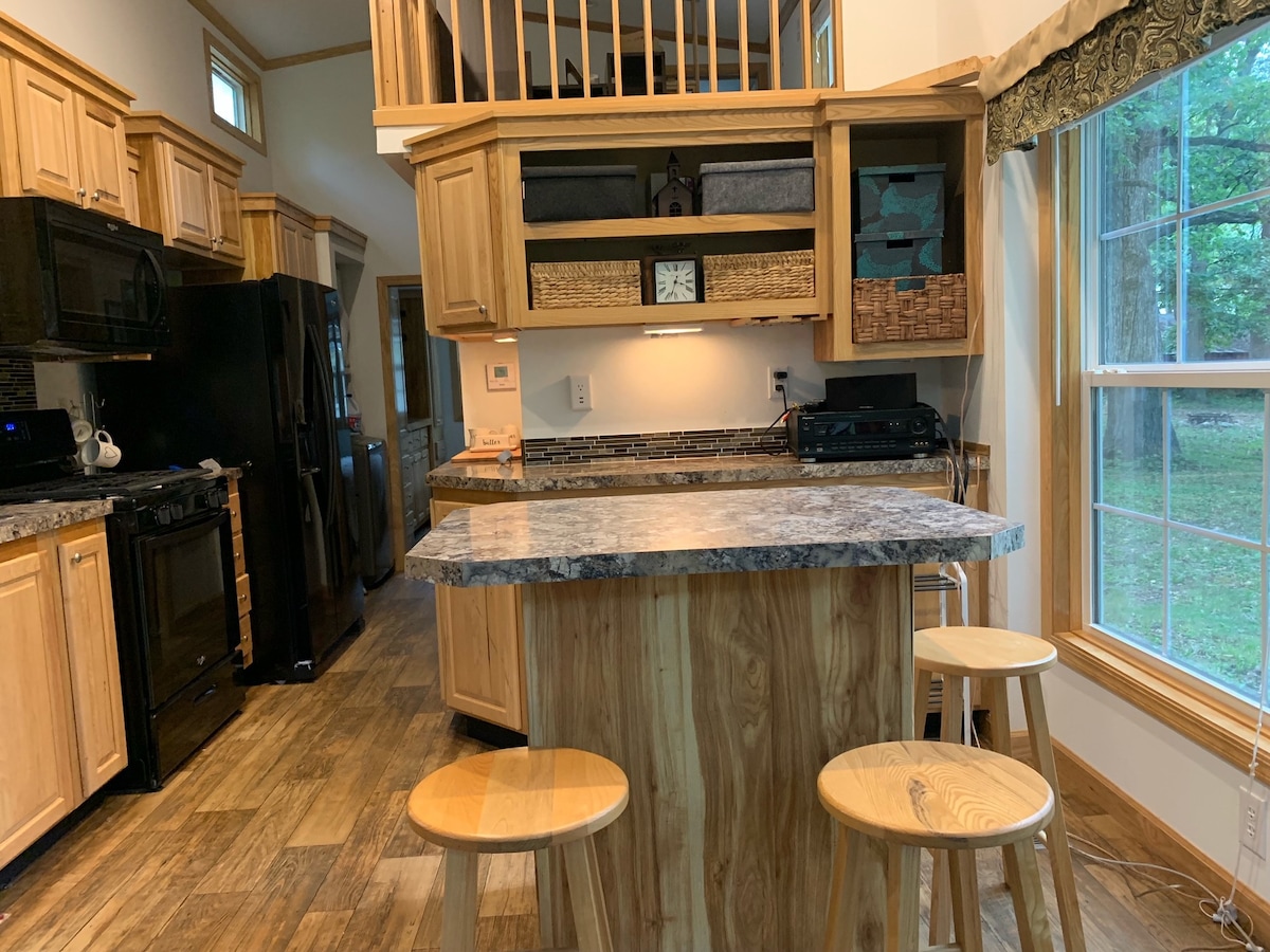 Cozy Cabin with a Full Kitchen