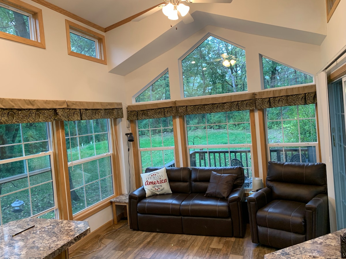 Cozy Cabin with a Full Kitchen