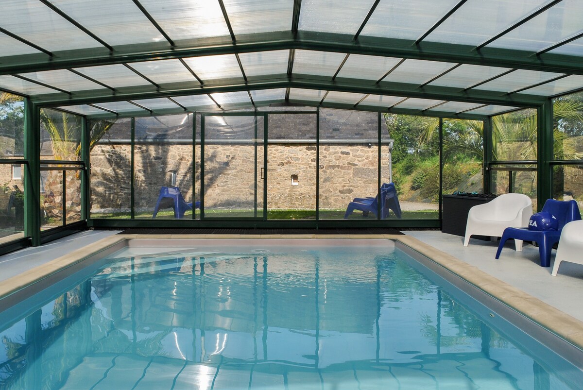 Domaine des Abers酒店评为三星级，设有加热和带顶棚的游泳池。
