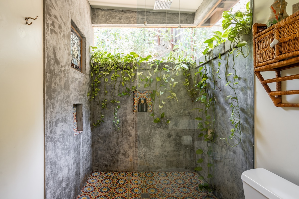 Private Cabin in the Trees + Crystal Rain Shower