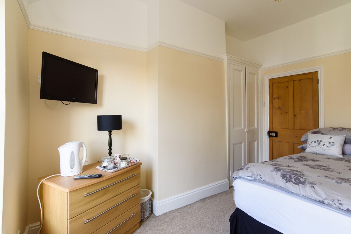 Osprey Room, Double Bed1, French Common