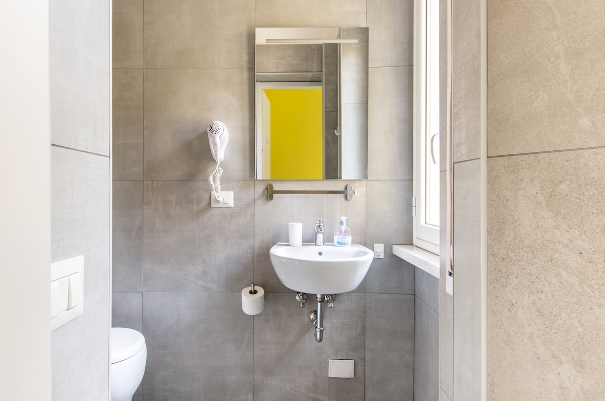 Paolo S. B＆B-黄色房间1-私人浴室。