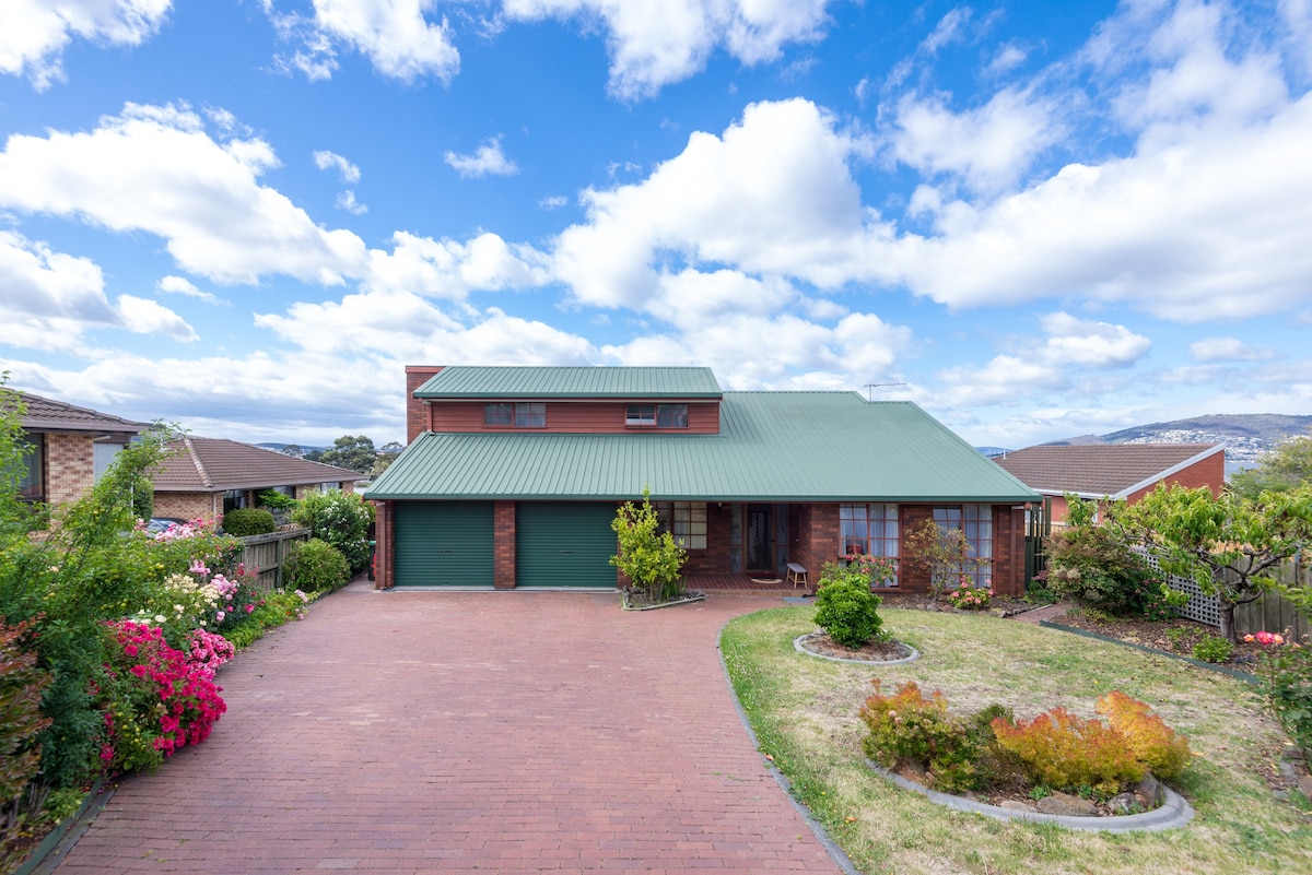 Bayside house,  Flower garden, Quiet street,