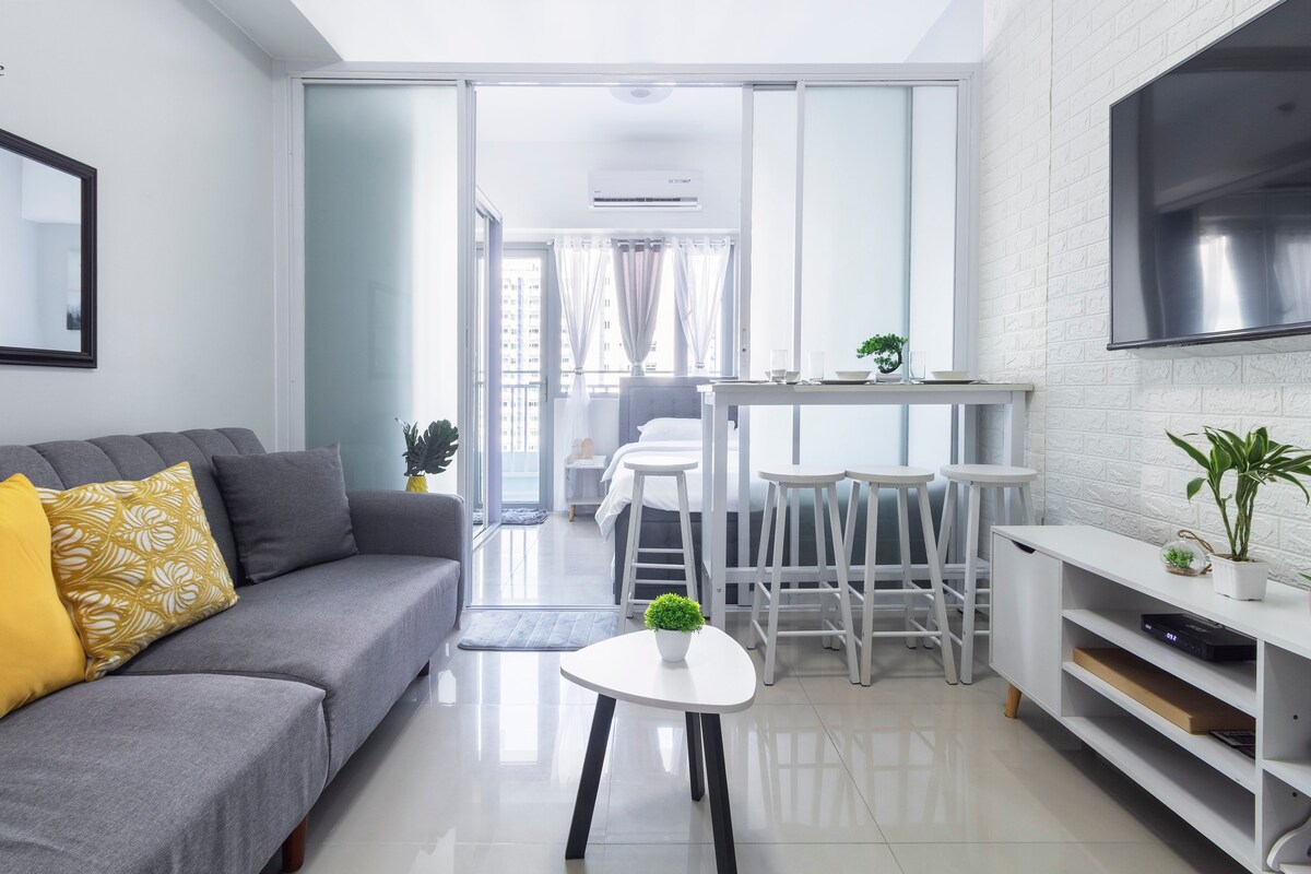 Manila Designed Suite w/Balcony Grass ResidencesT5