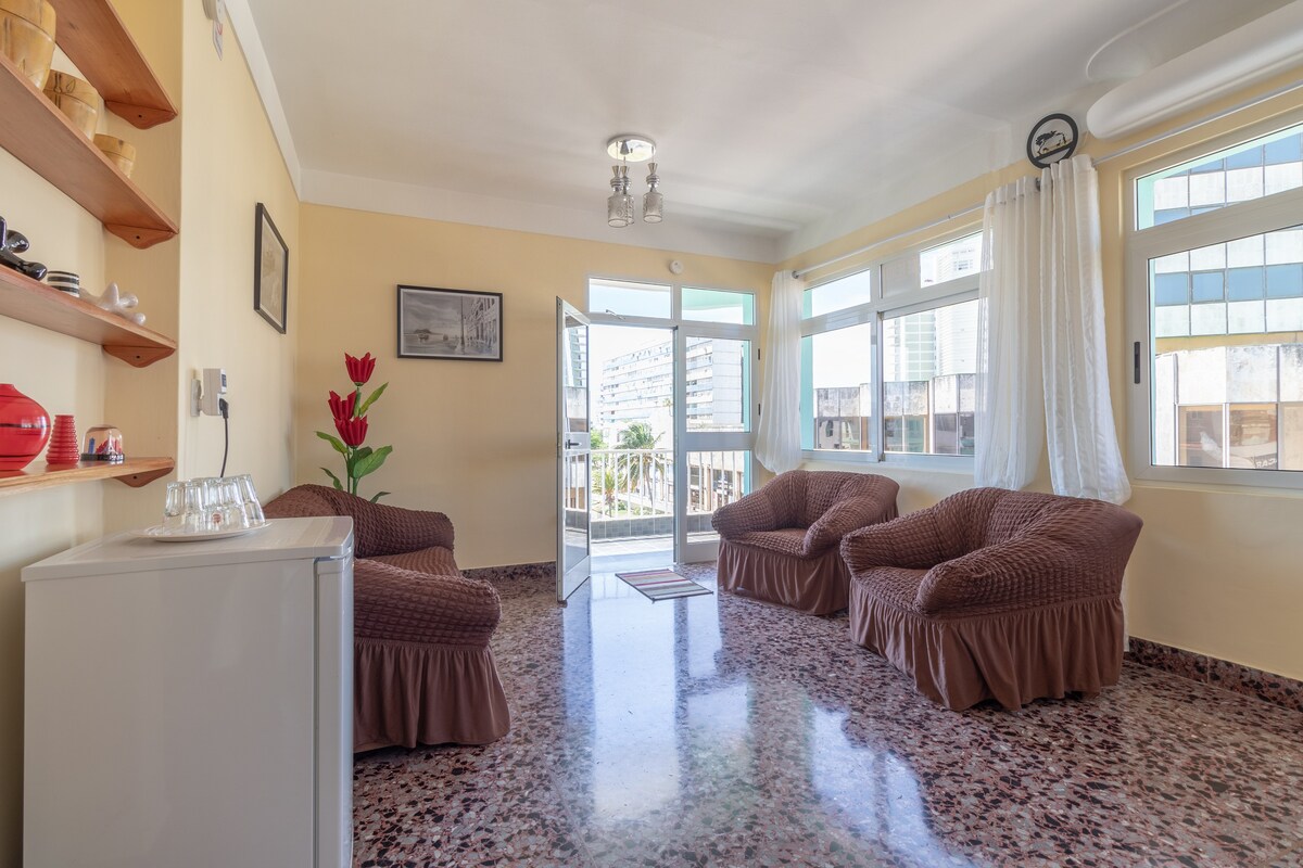位于哈瓦那维达多（ Vedado Habana ）的LAM
公寓整套公寓出租。