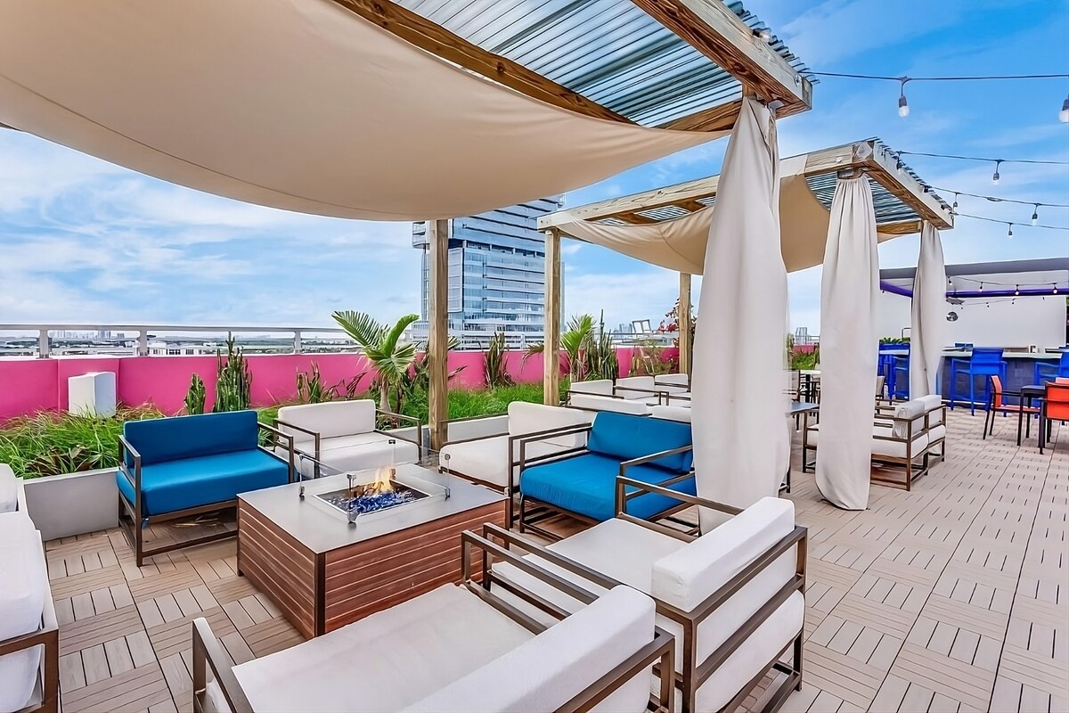 Best Place to Unwind! Rooftop Pool, Pet-friendly!