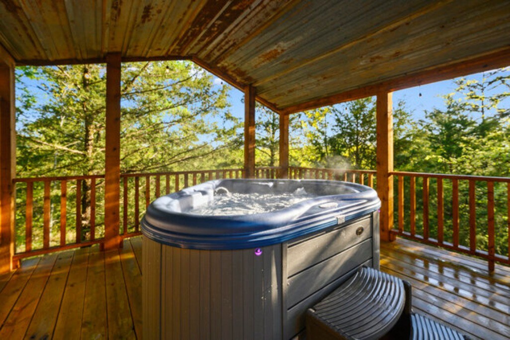 "Timber Top"Hot tub, luxury cabin perfect for two