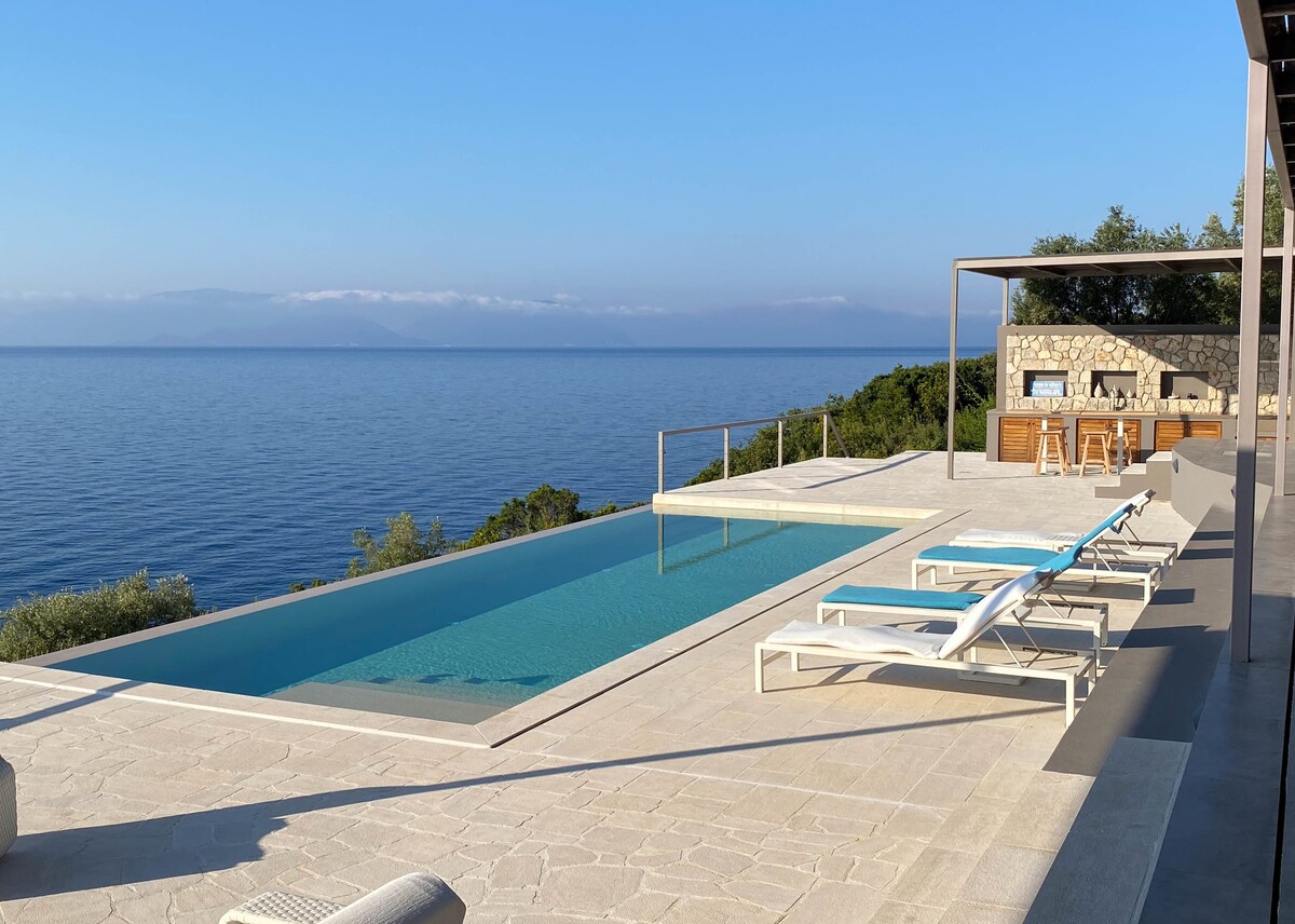 Dreamscape Villa Oneiro - Your Gateway to Seaside
