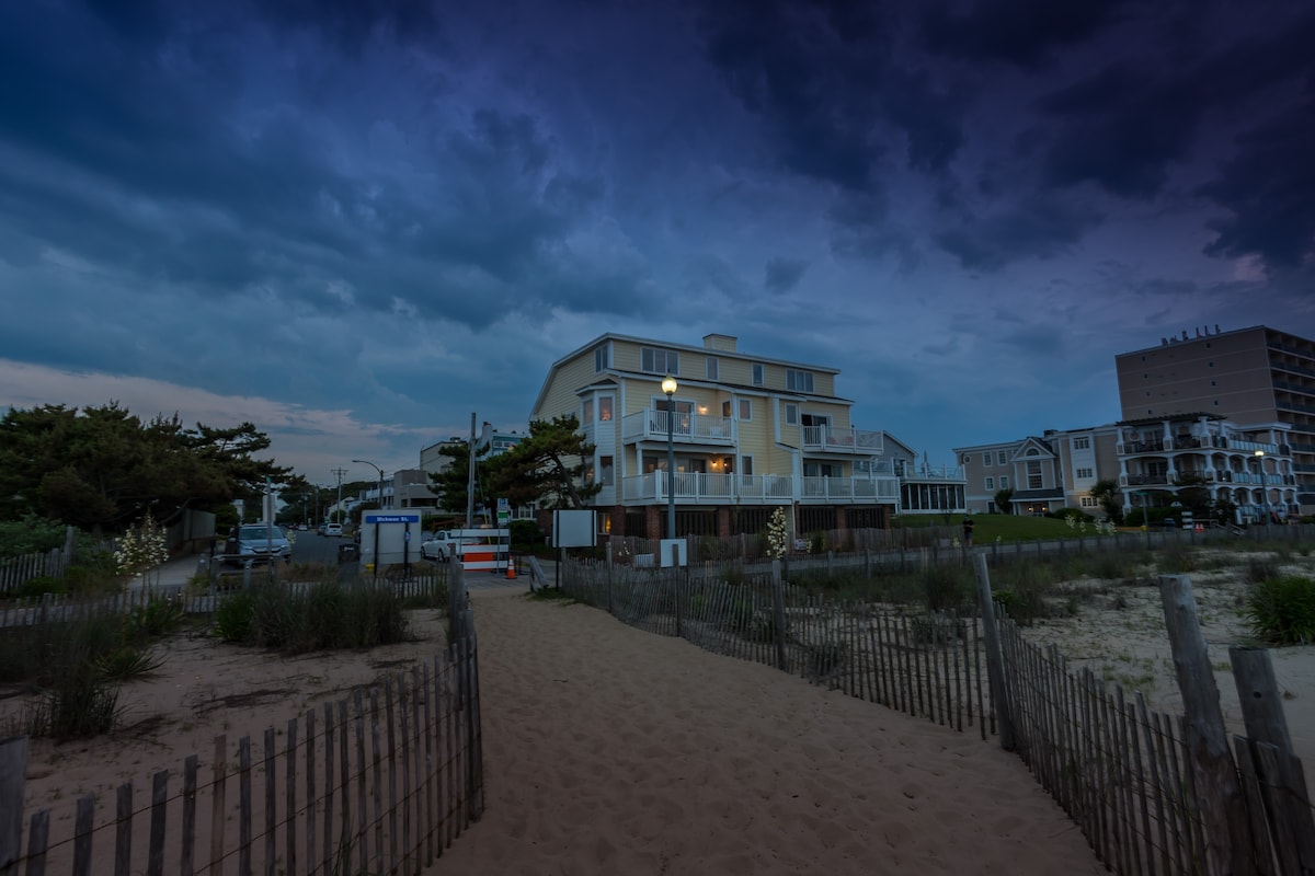 405 Oceanfront Pet Friendly 5BR Duplex Sleeps 12