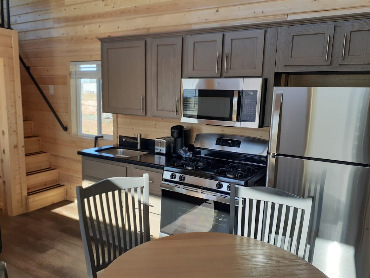 091 Tiny Home near Grand Canyon South Rim Sleeps 8