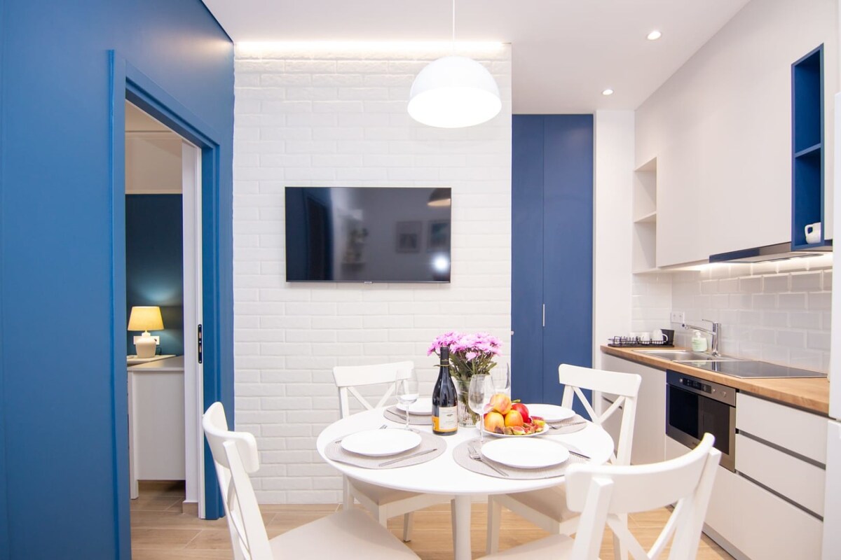 Sweet 2 bedroom apartment in Greek colours