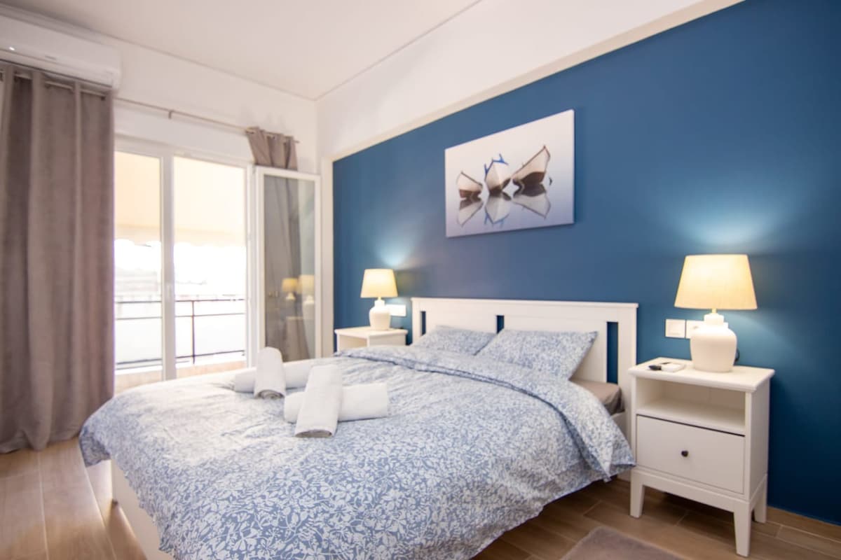 Sweet 2 bedroom apartment in Greek colours