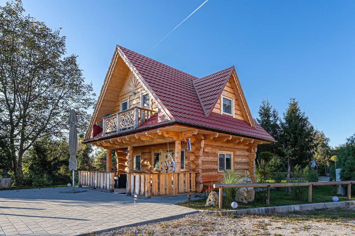 Log Cabin Forest Fairy - Happy.Rentals