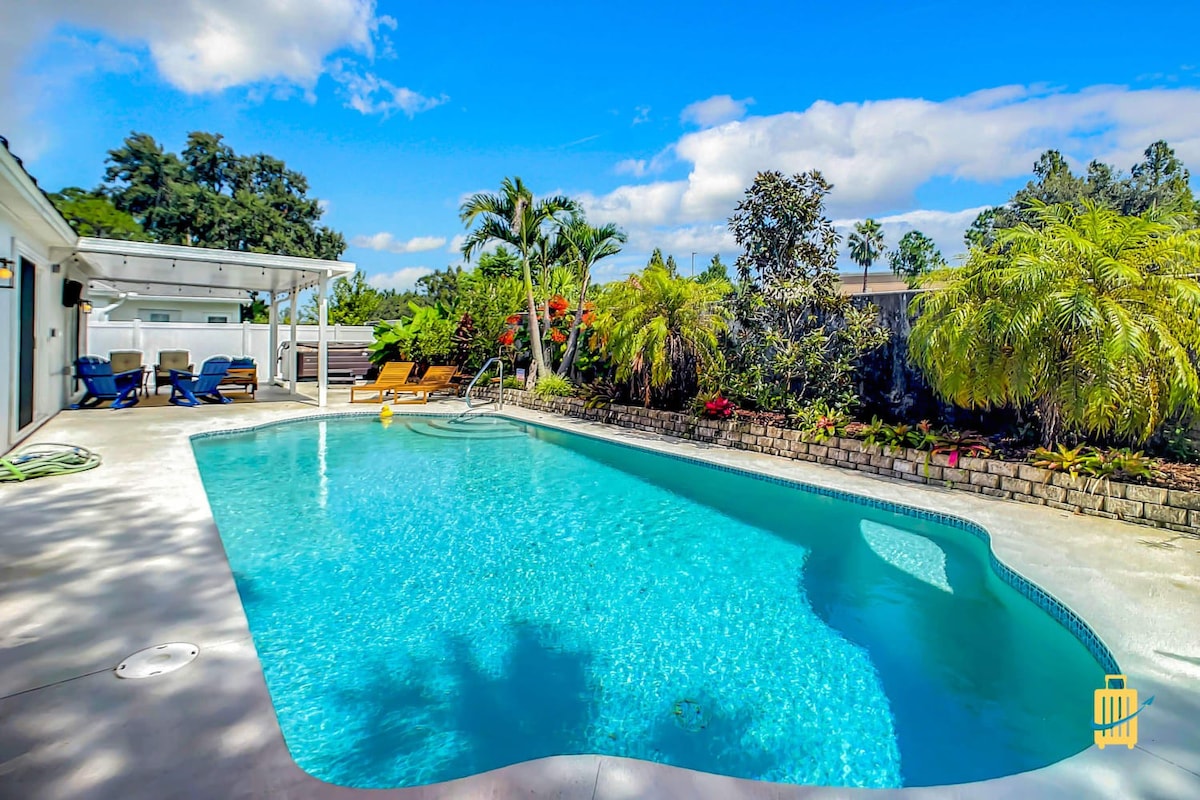 Private Pool and Hot Tub Home, 6 Miles from Beach