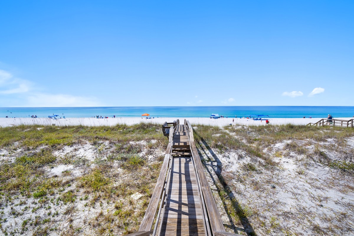 New. Magnificent, Gulf Front Home. Beach Blessing!