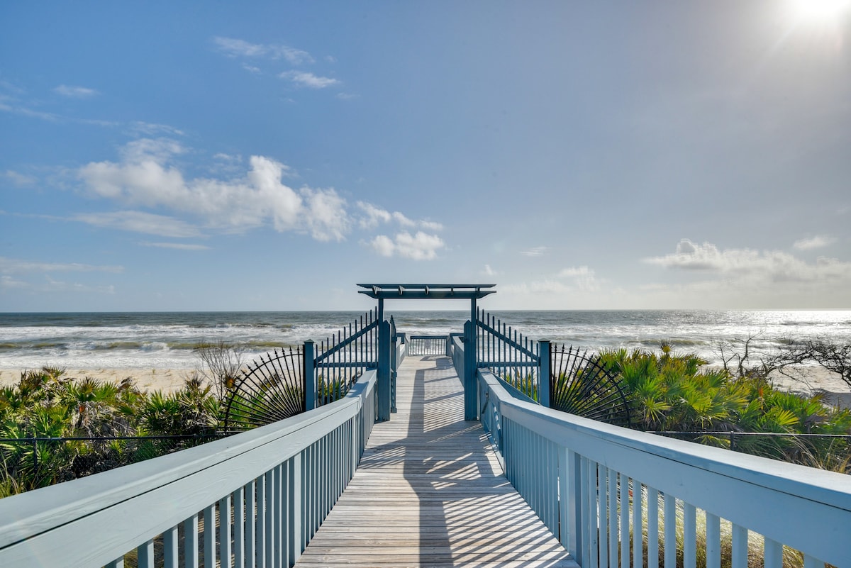 Spacious Palm Coast Condo: Balcony, Beach Access!