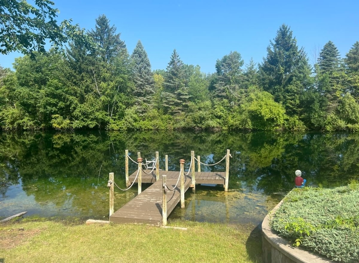 Storybook Cottage on the Pond! Sleeps 8!