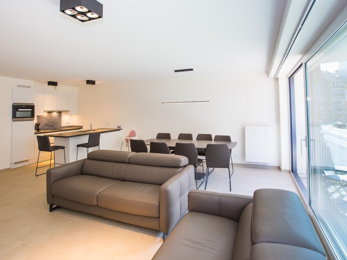 Riva spacious and modern with top location