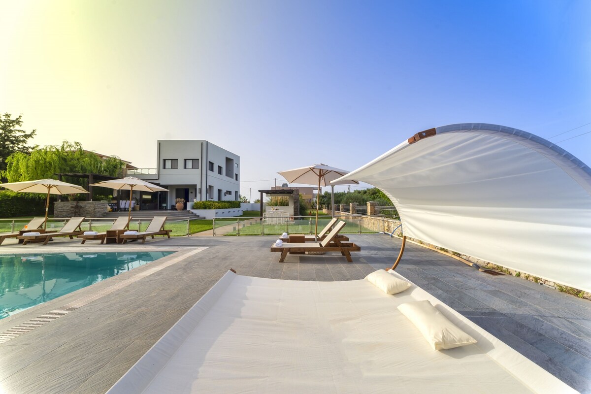 Sfedami Villa 350m² with 55m² private pool