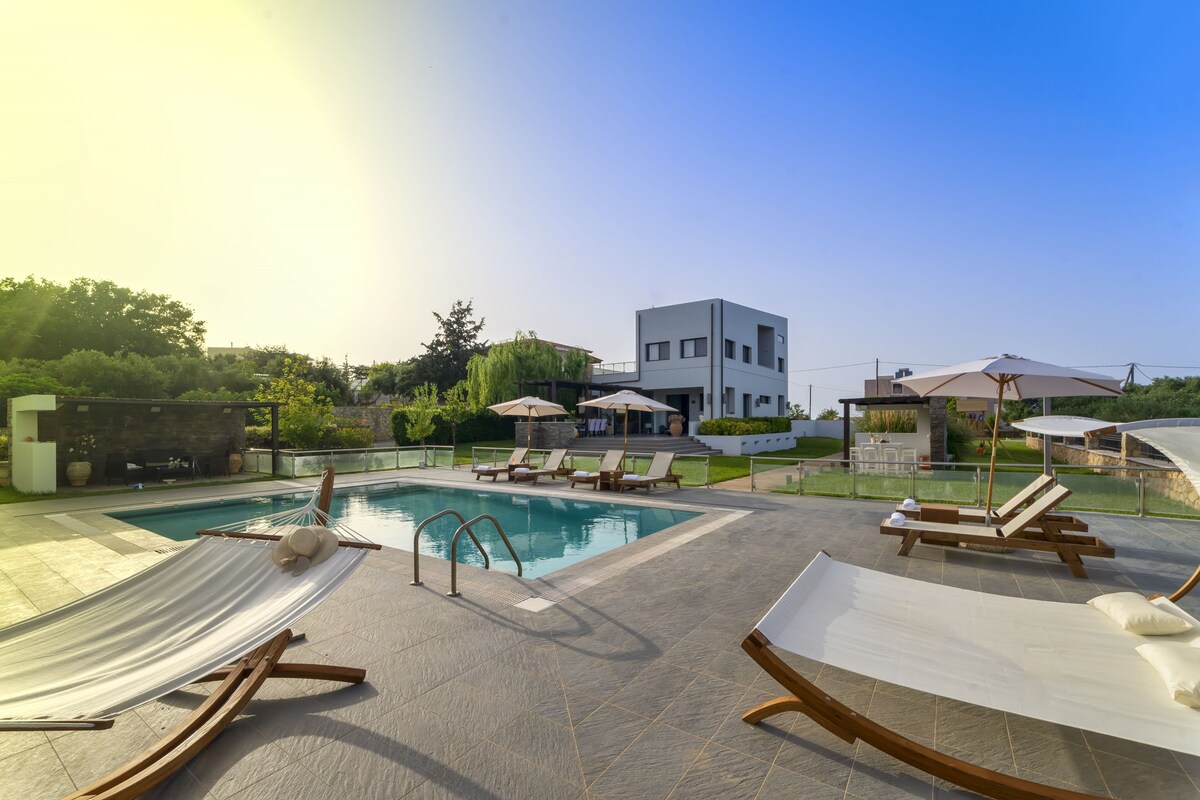 Sfedami Villa 350m² with 55m² private pool