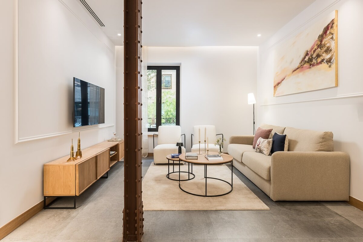 Homeclub | Exclusive apartment in Almagro, Madrid