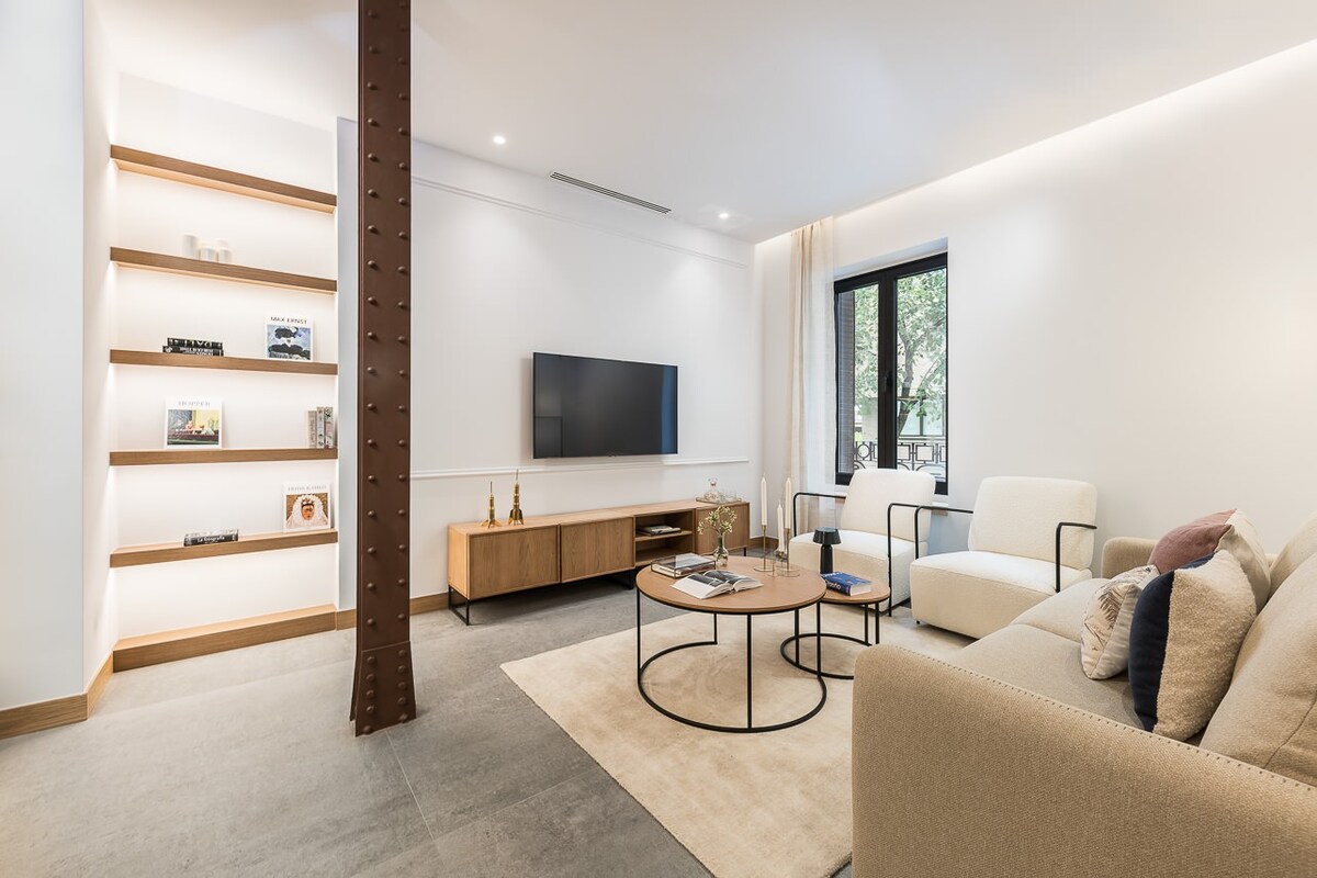 Homeclub | Exclusive apartment in Almagro, Madrid