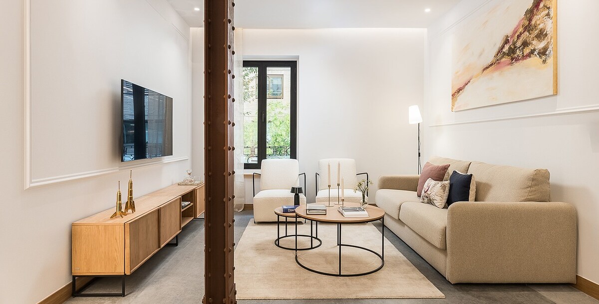 Homeclub | Exclusive apartment in Almagro, Madrid