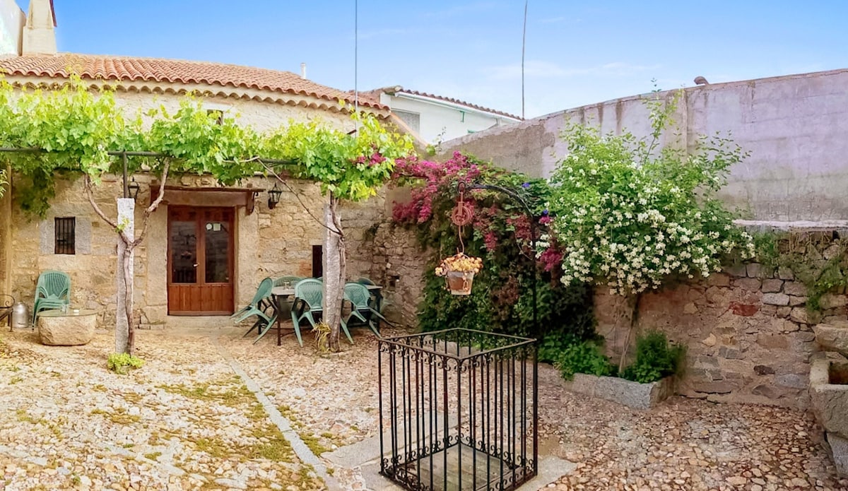 Spacious house for 8 ppl. with garden at Añora