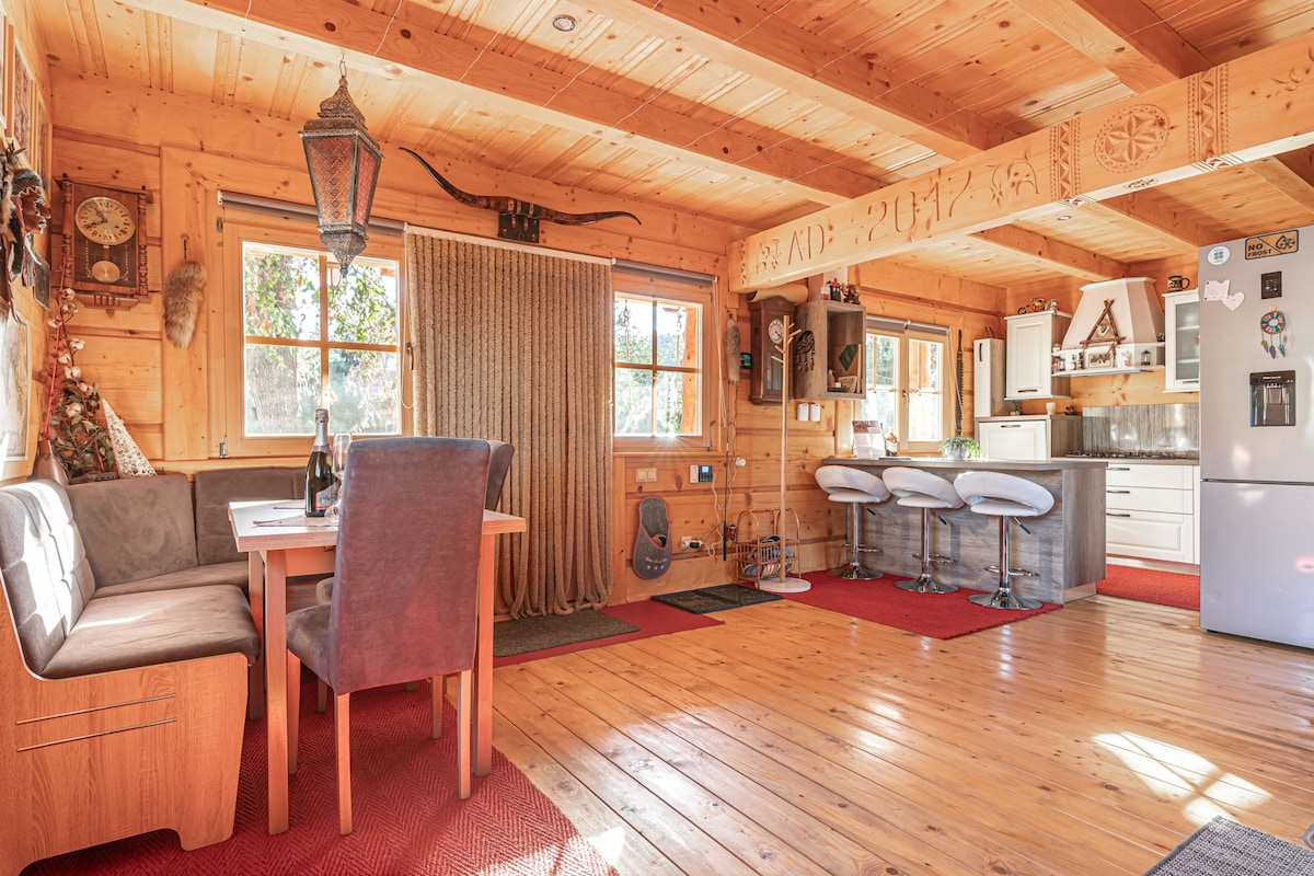 Log Cabin Native - Happy.Rentals