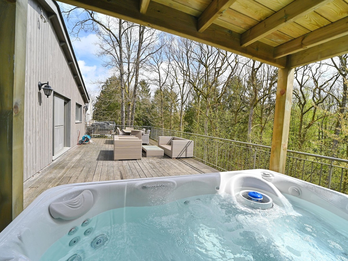 Holiday home with Jacuzzi & sauna