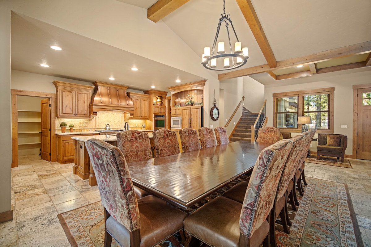 56827 Dancing Rock Loop | 6 BR / 6.5 BA, Sleeps 14