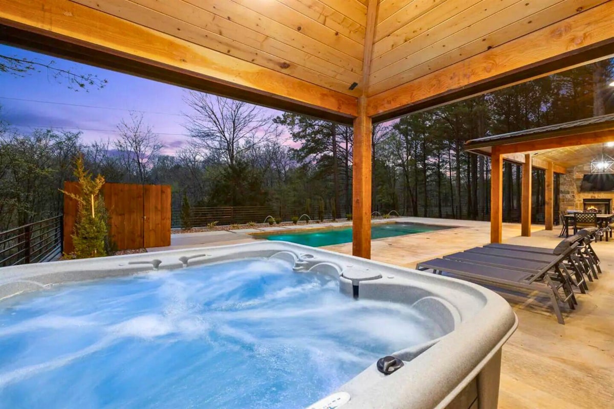 Heated Pool | Hot Tub | Firepit | Minutes to Lake!