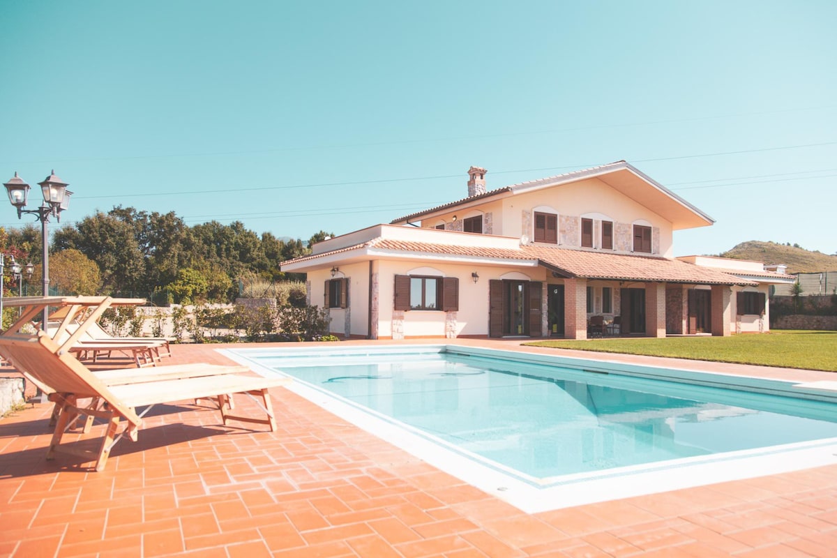 Villa with swimming pool in Italian countryside
