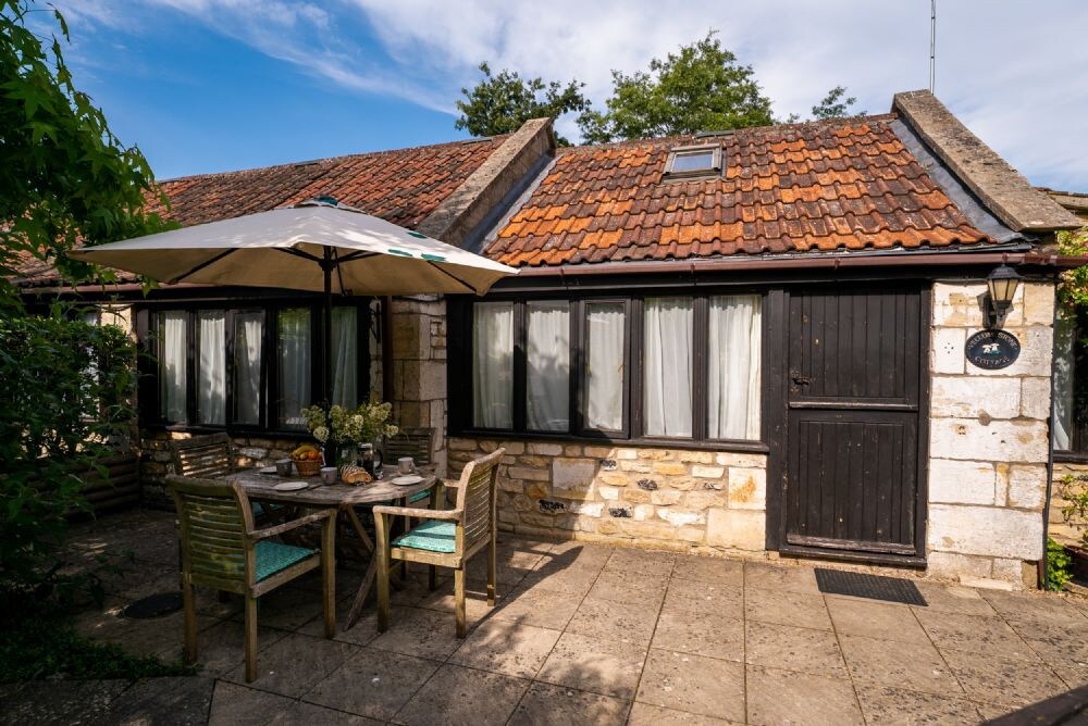 Country Cottage & indoor pool, near Bath