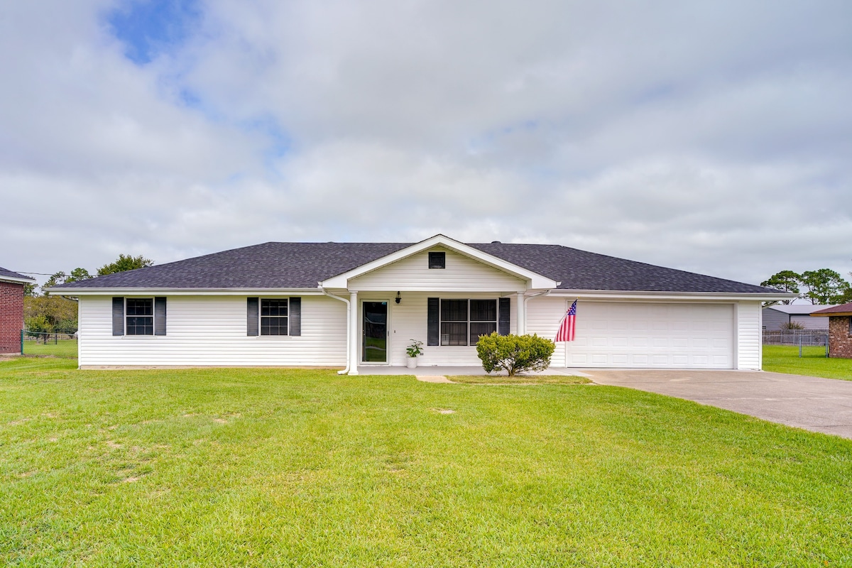 Charming Lake Charles Home w/ Patio & Grill