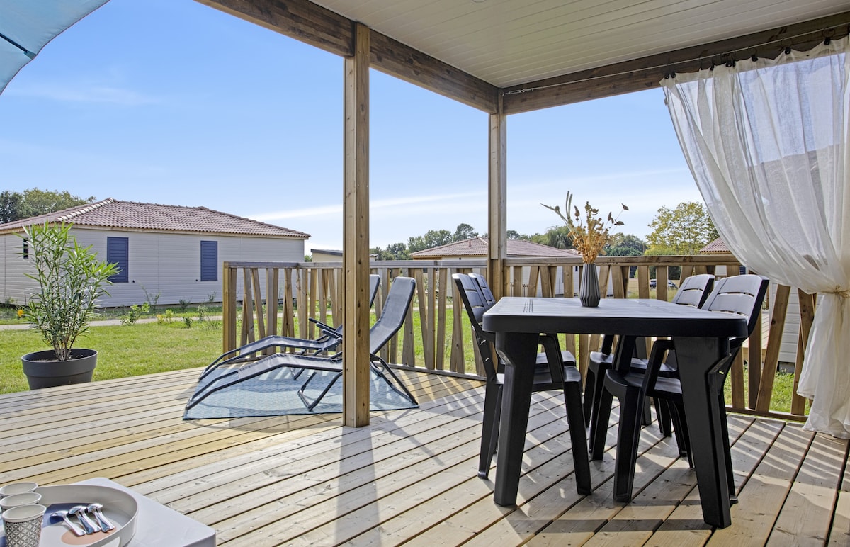 Air-conditioned chalet with terrace in Saubrigues