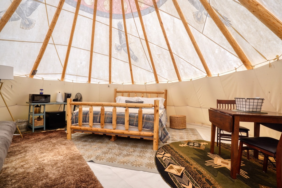 Eagle Tipi Glamping w/ Private Bathroom