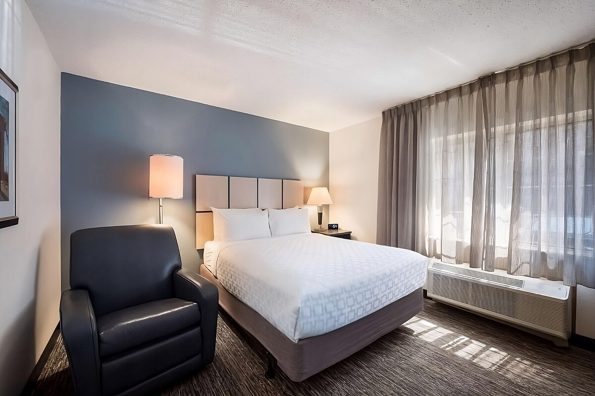 2 Pet-friendly Suites  w/ Cheap Daily Parking Rate