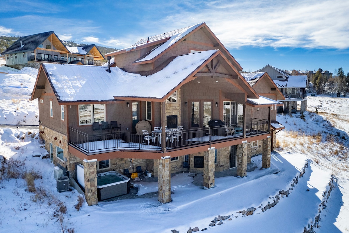 Huge Custom 6 BDR, Skiing, Hot tub, Dogs OK, A/C!