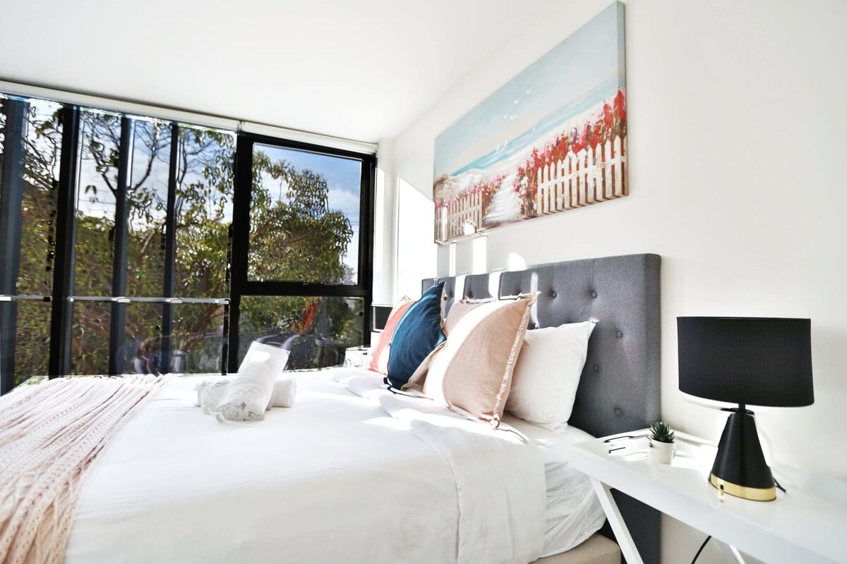 Oakleigh Stylish Townhouse With Beautiful View 04