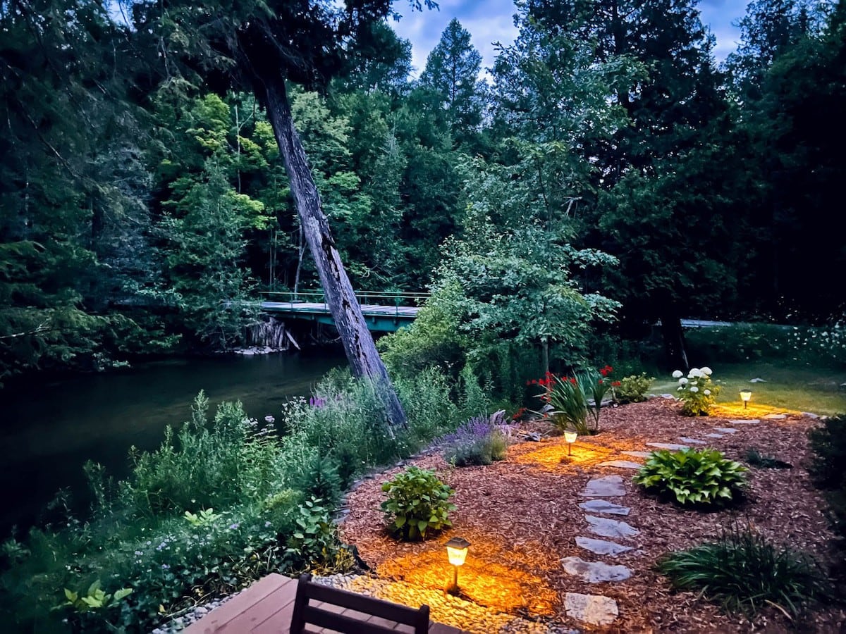 Firefly Lodge! (2-Ppl) Boardman River! Hot Tub!