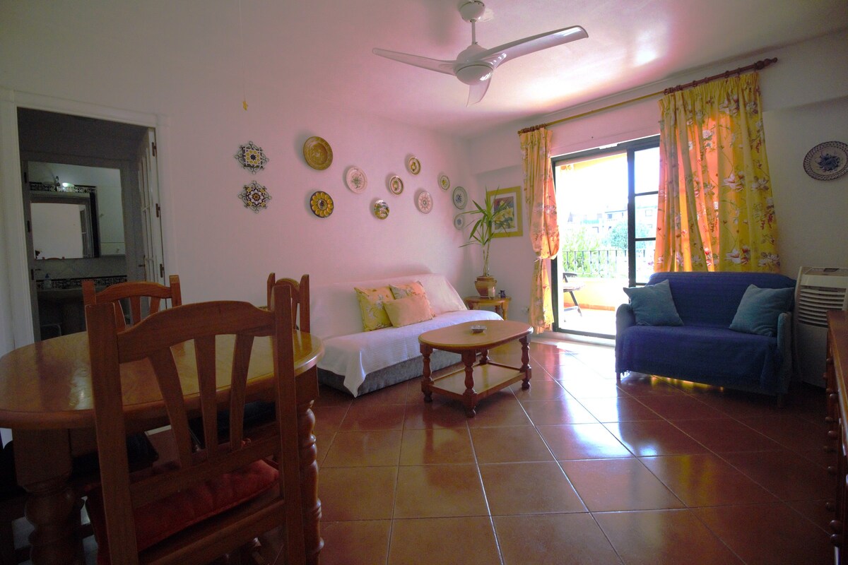 Captivating 2-Bed Apartment in Isla Canela Beach