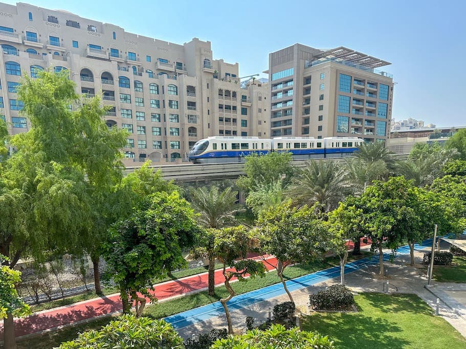 Modern 1BR Elegance by the Palm Jumeirah Shoreline