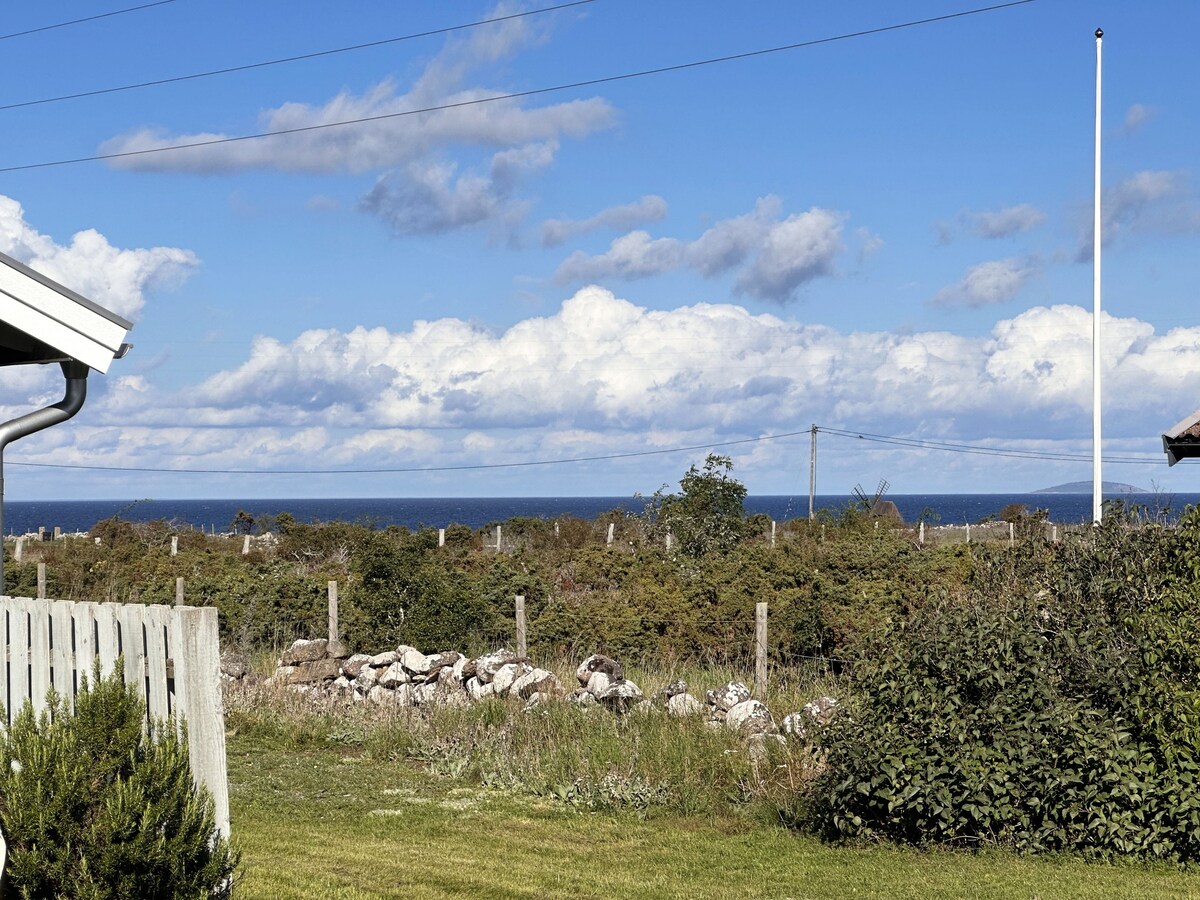 Cozy cottage overlooking the sea located at Sandvi