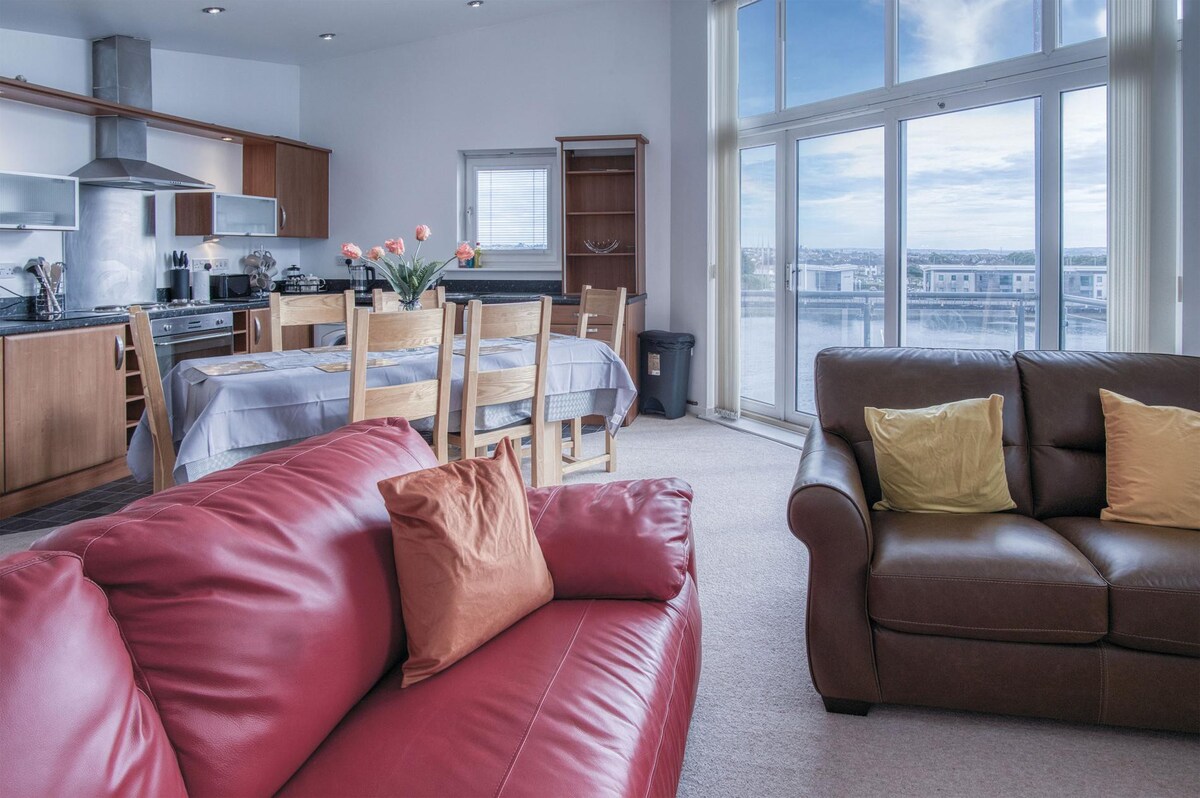 The Penthouse - 3 Bedroom Apartment - Llanelli