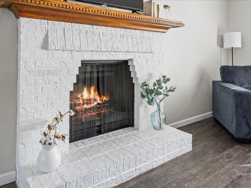 Beautiful Clive 3BR Duplex w/Fireplace
